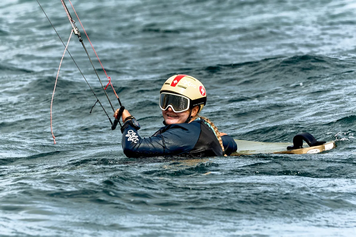 Die Tösstaler Kitesurferin Elena Lengwiler an der WM auf Sardinien